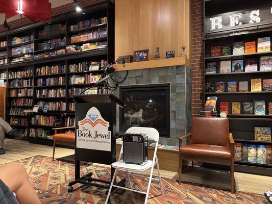 The open mic is about to begin!