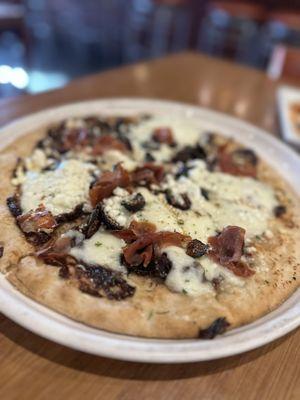 Fig & Prosciutto amazing pizza on cauliflower crust