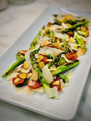 Grilles asparagus, cherry tomatoes, parmesan and roasted almonds