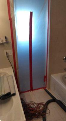 Standard single door containment with zipper door