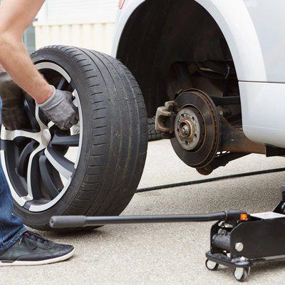 Tire change takes 10 minutes or less