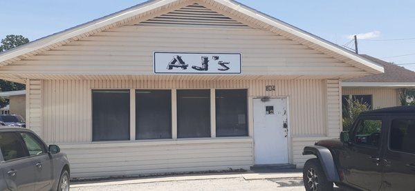 AJ's has been family owned since 1983. I know when we are traveling up/down interstate 75... we'll be eating at AJ'S!