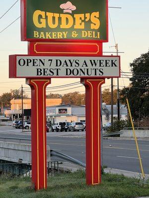 Gude's Bakery & Deli