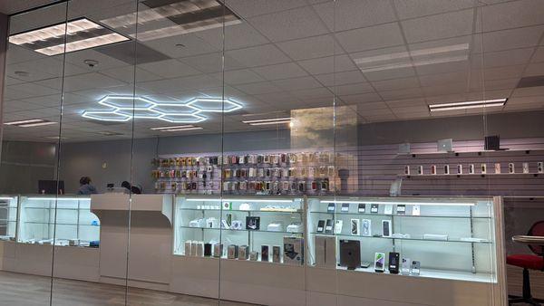 iphone repairs, buy sell and trade. repararamos celulares