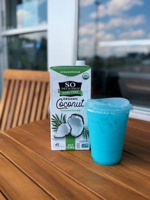 Non-dairy milk alternatives (coconut, oat, soy available)