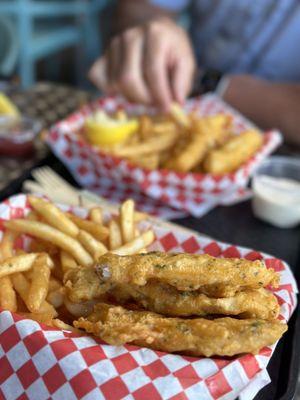 Ono Fish 'n chips (front); Cod Fish 'n chips (back)