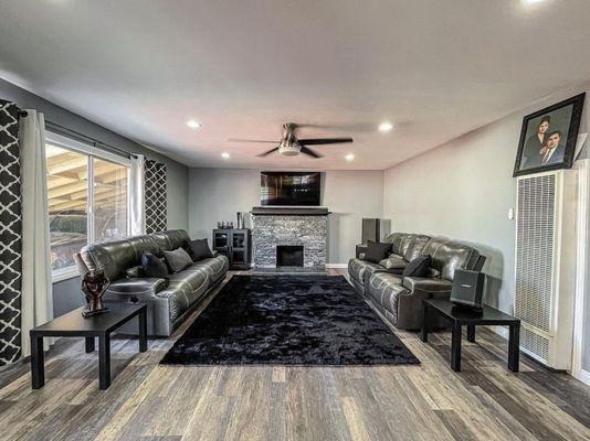 A clean living room thanks to Sammy.