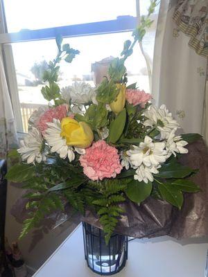 Grab and go arrangement with personal vase