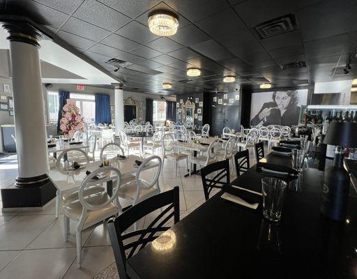 Bar and dinning room at Brunello