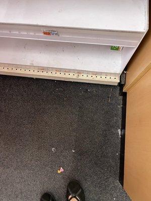 Dirty floor and shelf