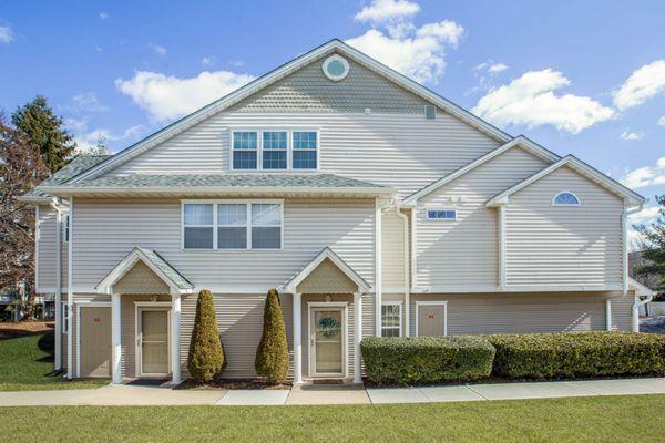 JUST LISTED - Gorgeous Clifton Townhouse!