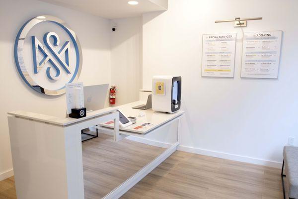 Silver Mirror Facial Bar - Upper West Side