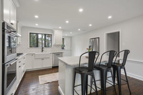 Kitchen remodeling. Cabinet installation. Countertop installation. Flooring. Kitchen design. White shaker cabinets. Philadelphia, PA.