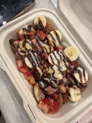 Banana strawberry Nutella and powdered sugar