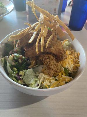 Crispy chicken southwest salad