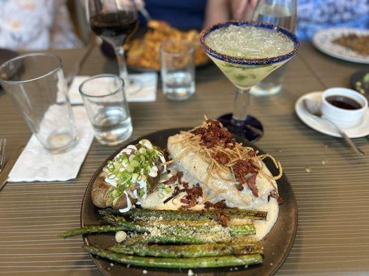 The D'Lua Roll - a chicken breast rolled up with ricotta, berries, and nuts was excellent.