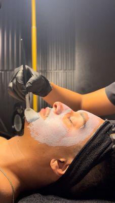 Gentleman facial with charcoal detox mask