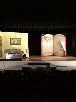 The set made by volunteers!