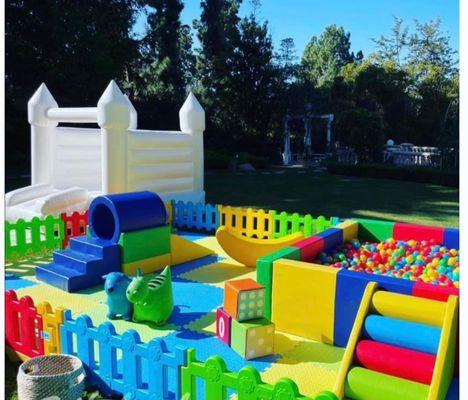 Over the Rainbow (Soft Play)
Fence, soft blocks, soft tunnel, soft banana, soft blocks, Square ball pit with ladder.