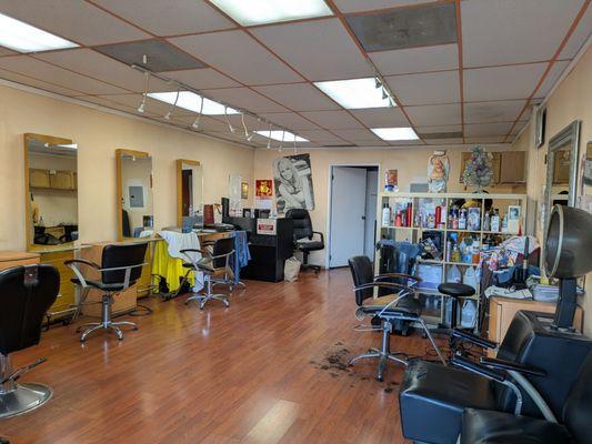 Hear Cut Beauty Salon ($18 for haircut & wash for man)