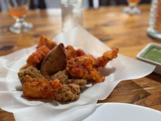 Non veggie platter with one Samosa. Yumm chutney