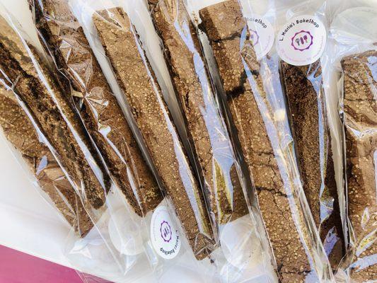 L Maria’s BakeShop