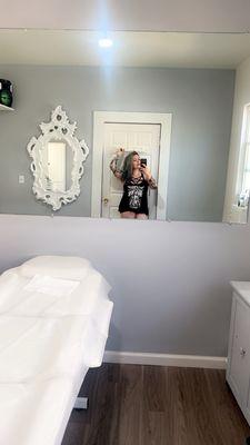 Custom frameless mirror