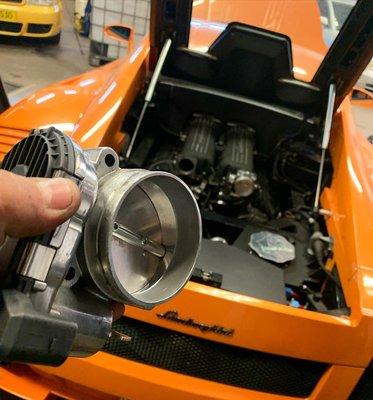 Revitalizing this Twin Turbo Gallardo one Clean Throttle body at a time!