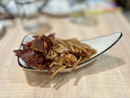 Cold diah beef with pig ears slices