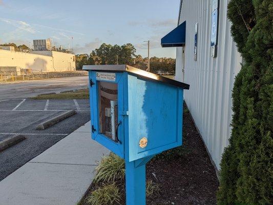 Community Center Little Library, 404 Sound Road, Holly Ridge