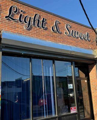Light & Sweet Coffee and Ice Cream Parlor