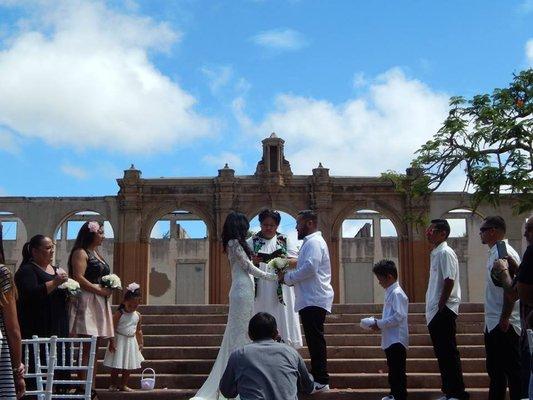 Old Maui High - Wedding Party Ceremony (Maui HD on the scene)
