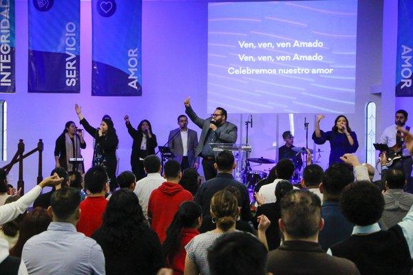 Servicio de adoración en Nuevo Pacto Houston. Domingo, 6 de enero del 2019. 10:30 AM.