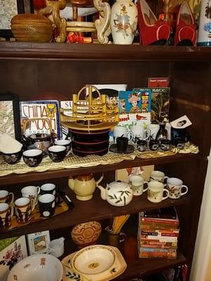 The Mad Hatter's Tea Party Supply Co., Mamane Street in Honoka'a town