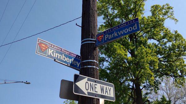 Street signs on the way to the Superman House.