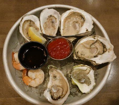 Clockwise from top left: Permaquid oysters(Me) Standish Shore oysters(MA), Mystic oysters(CT), East Beach Blonde oyster(RI), jumbo shrimp.