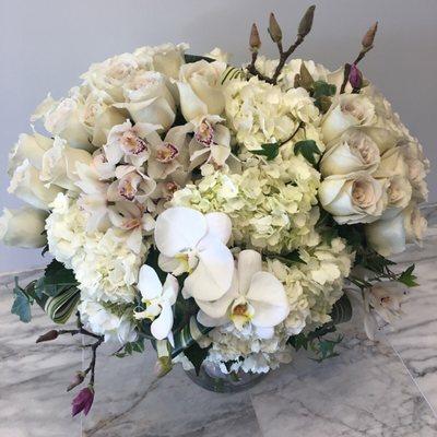 Stunning all white arrangement!