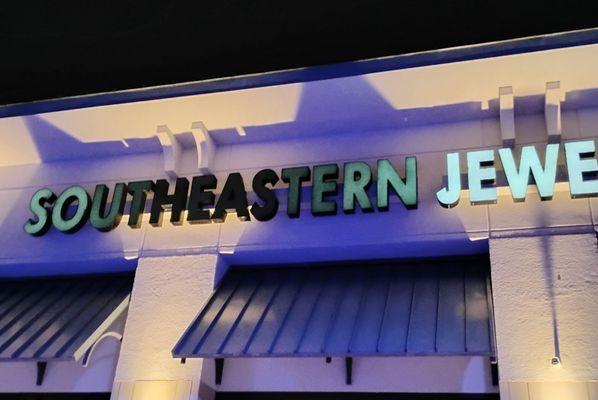 Great job on the Southeastern Jewelers sign. A retrofit job converting it from neon to led.