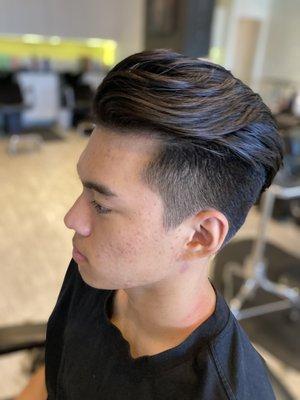 Top crown textures with under faded cut. @sanahairstudio