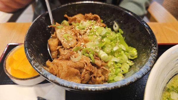 Mini buta donburi (3.9/5)