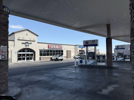 Front of gas station grocery store