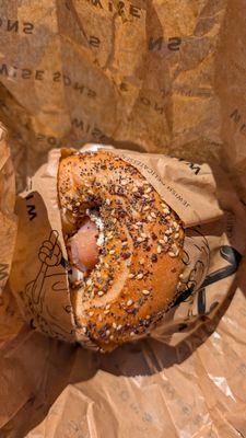 Smoked salmon bagel