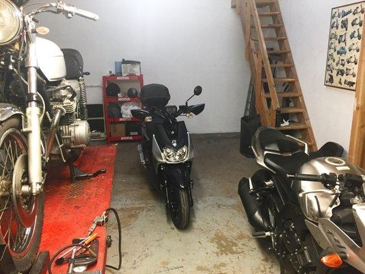 He can work on any type of bike !