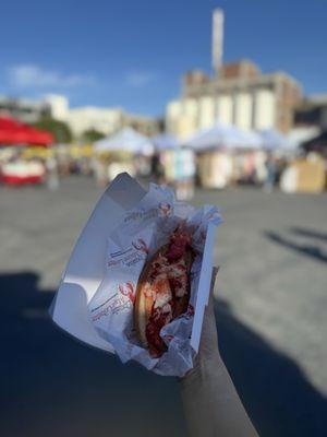 Connecticut Lobster Roll - Cousins Maine Lobster