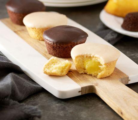 Crème Filled Cupcakes.
Soft cake wrapped around a rich, creamy filling made with premium glutenfree flour.