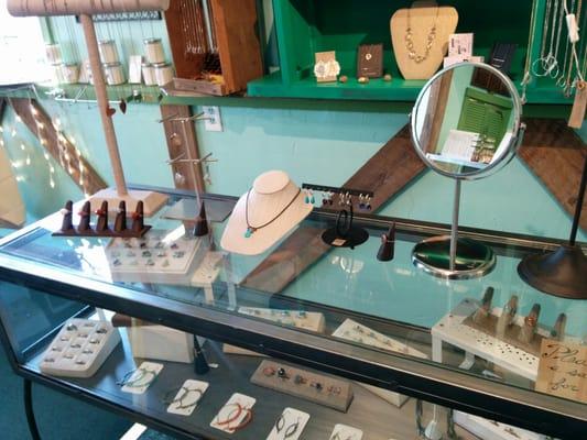 Lots of great jewelry.