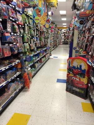 A very clean aisle
