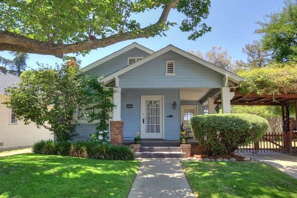 Lesa Johnston - Coldwell Banker Residential Brokerage