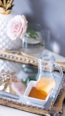 A tray of hot tea (of my choosing!) and honey was presented at the beginning of my session!