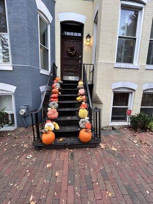 A nicely decorated house for Halloween